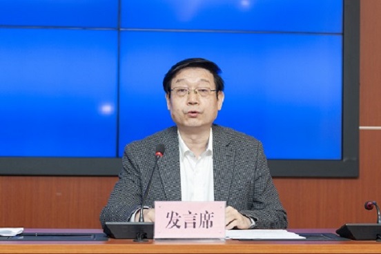 集團(tuán)黨委副書記、總經(jīng)理唐宏軍在主會(huì)場(chǎng)參加會(huì)議并作交流發(fā)言-上傳.jpg